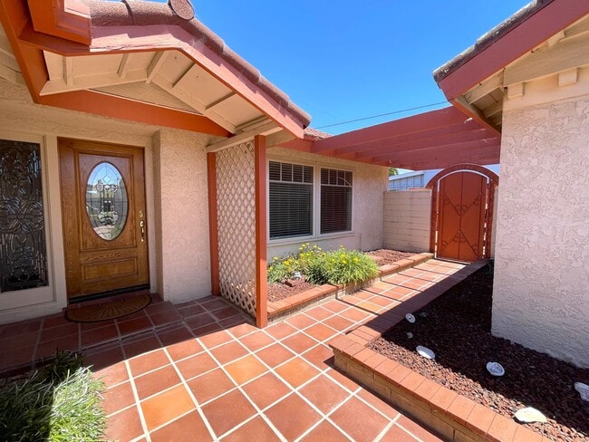 Building Photo - Beautifully Maintained Northern Vandenberg...