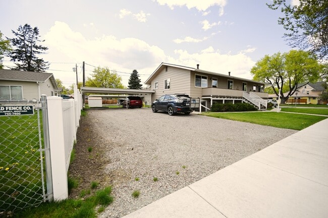 Building Photo - 1104 3rd Ave W