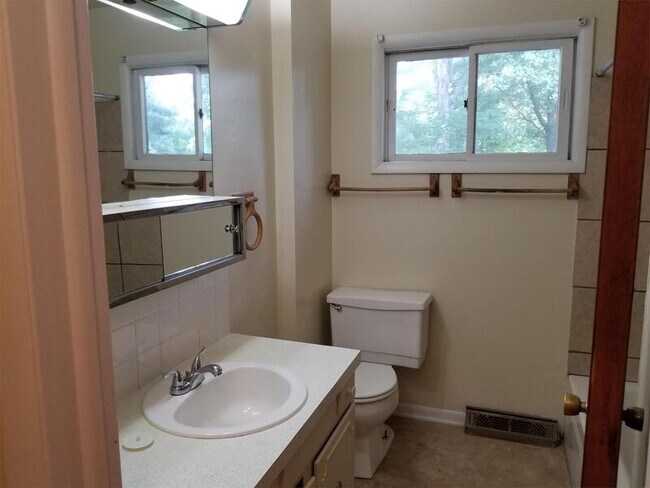 Building Photo - 1245 Overbrook Dr