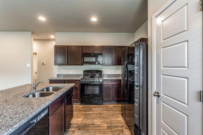 Building Photo - 140 Thunder Oak