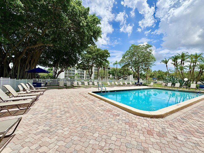Building Photo - 2671 S Course Dr