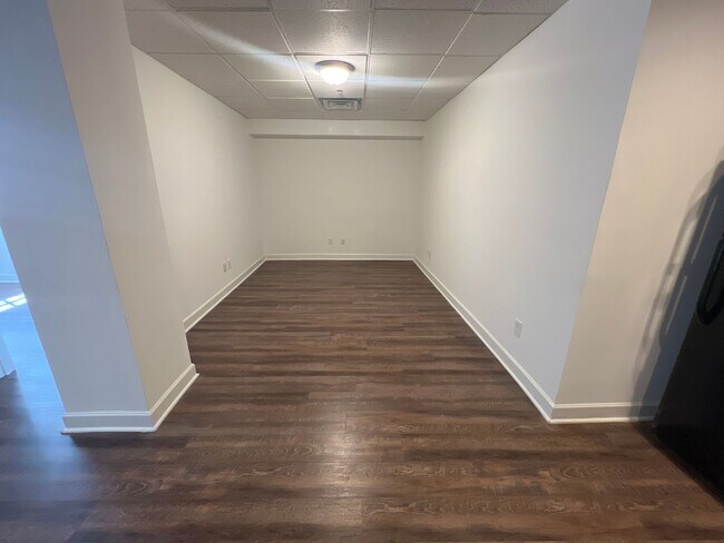 Building Photo - One bedroom apartment just steps away from...