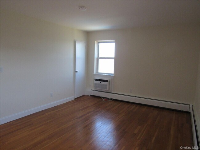 Building Photo - 103 Gedney St