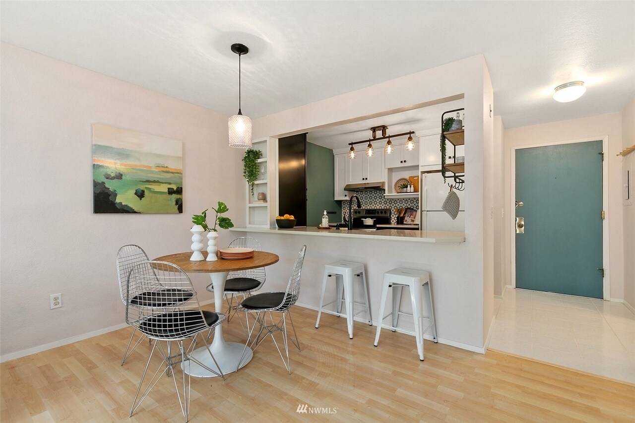 Staging - Dining table - 1740 NE 86th St