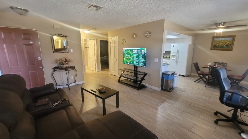 Building Photo - 5576 W Rochelle Ave.