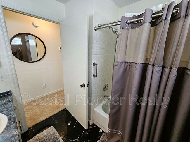 Building Photo - 4521 Gulfwinds Dr