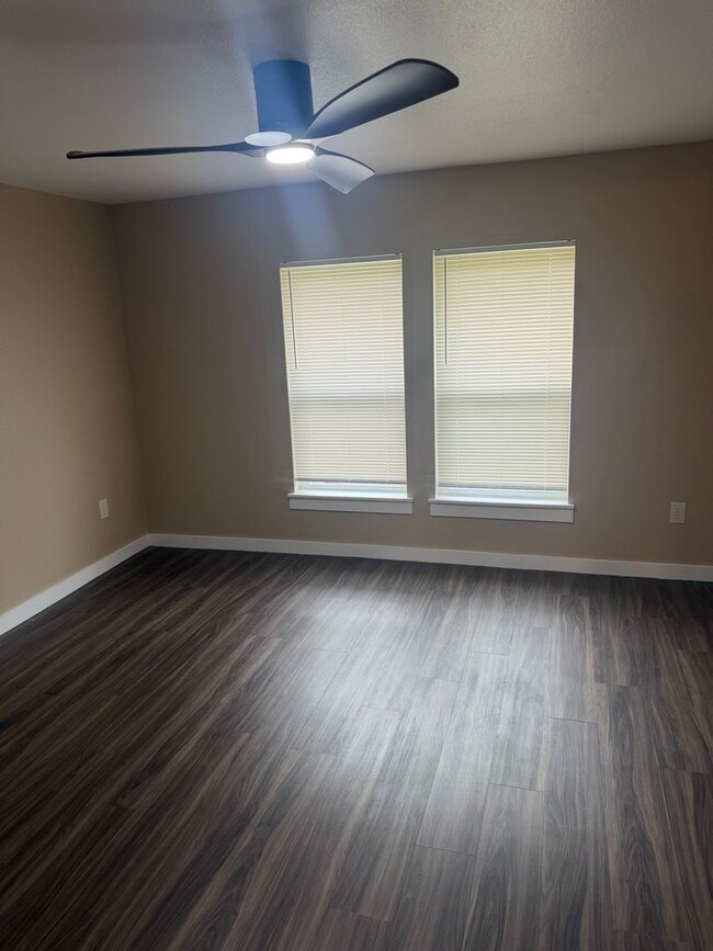 Building Photo - 717-719 Augusta Ave