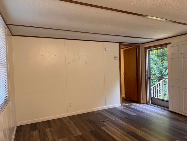 Building Photo - 506-D SAUNDERS DR