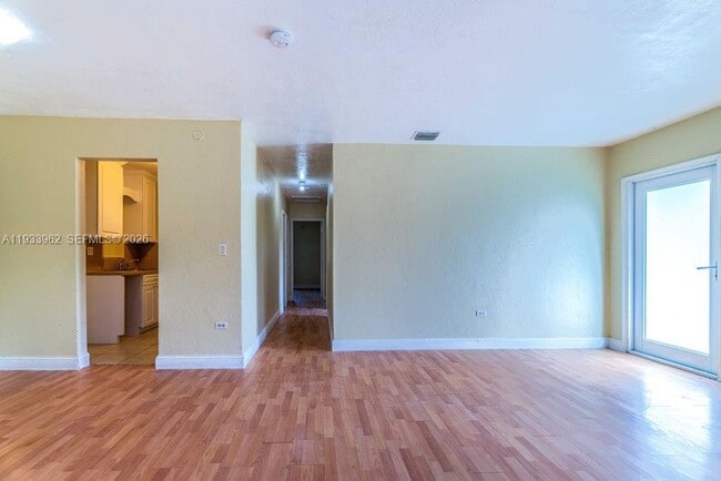 Building Photo - 1265 NE 142nd St