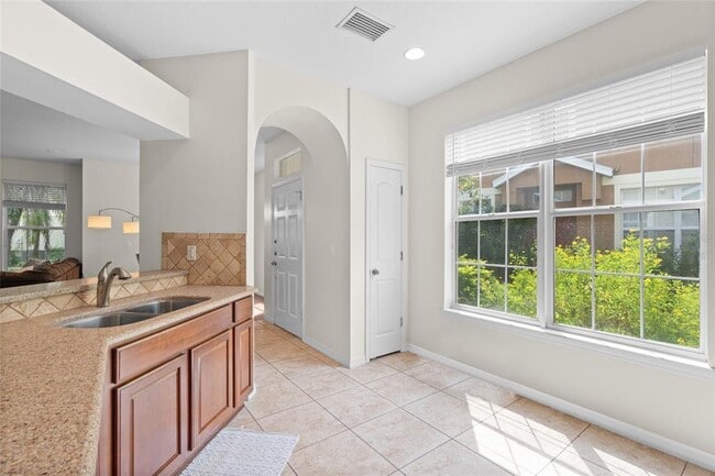 Building Photo - 6714 Breezy Palm Dr