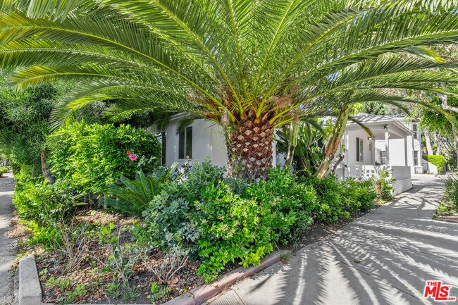 Building Photo - 739 Westbourne Dr