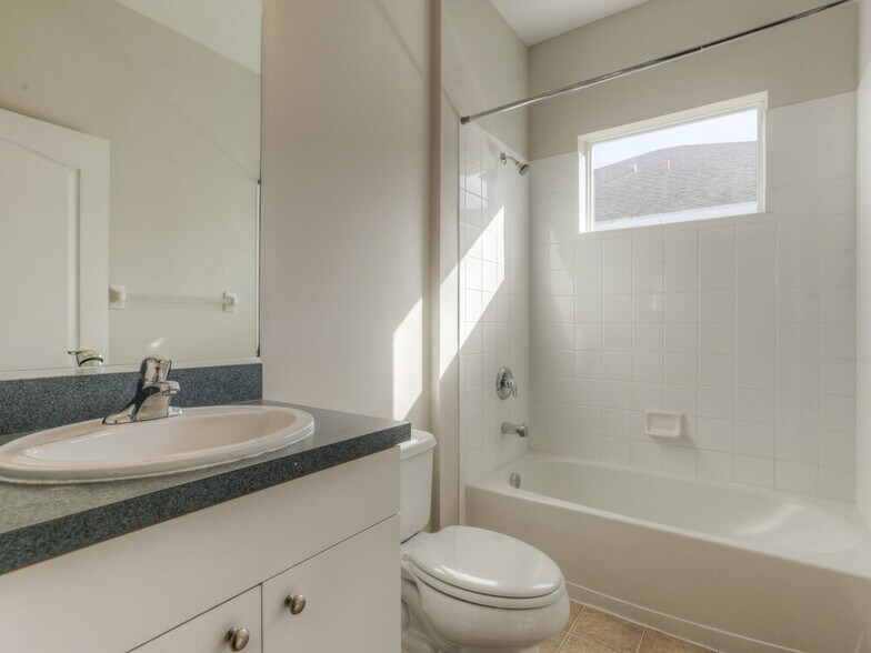 Building Photo - 4520 Forest Creek Tr