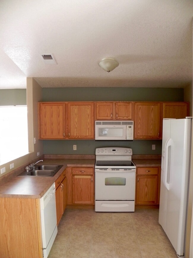 Building Photo - Prominent 3 Bedroom, 2 Bath Single Story Home In Rio Rancho!