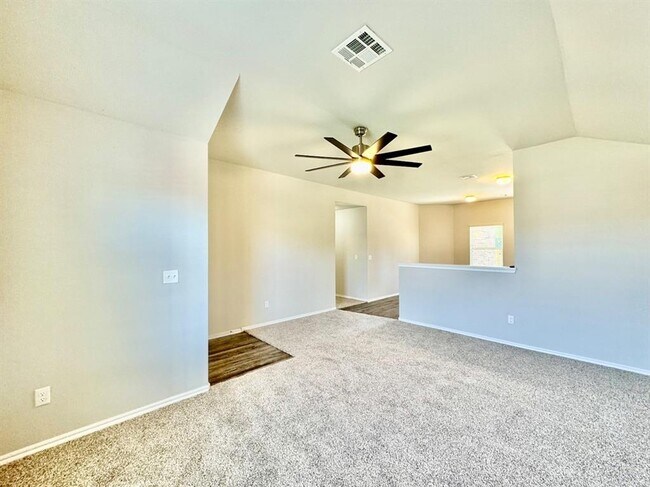 Building Photo - 933 Klare Ln
