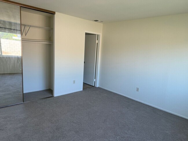 Building Photo - 3724 Valle Vista Dr