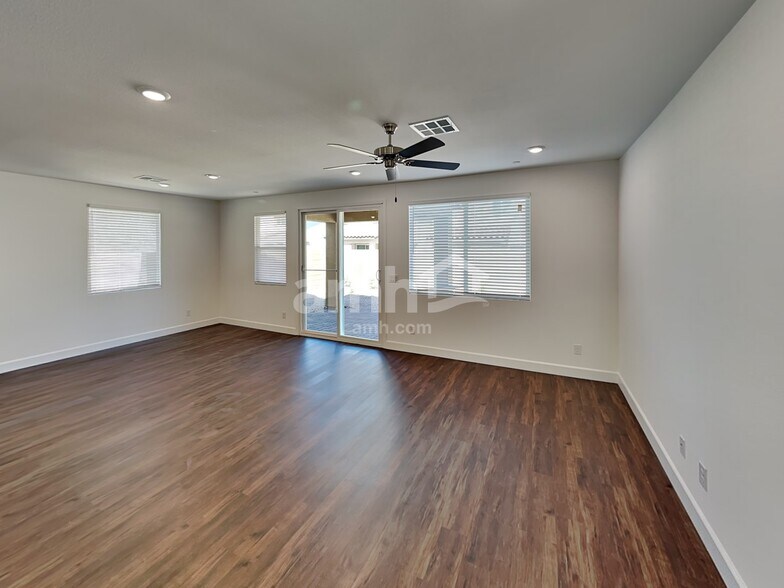 Building Photo - 104 Island Plumeria Ln