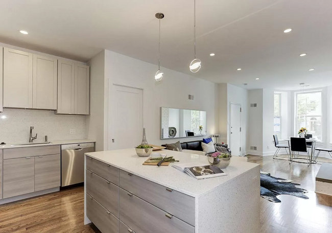 Building Photo - Available Now! 1 Parking Spot Included! 2 ...