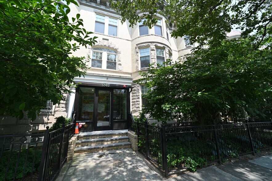 Primary Photo - 1249 Beacon St