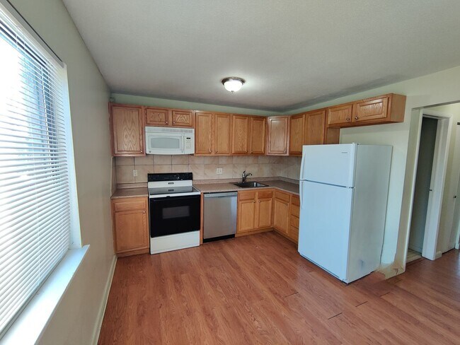 Building Photo - Oakville 218A