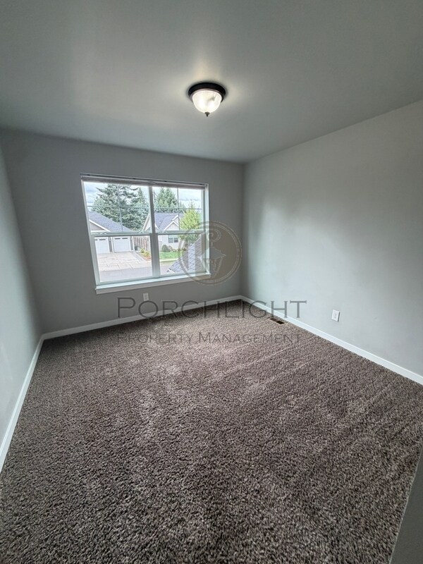 Building Photo - 2102 Snowbush St