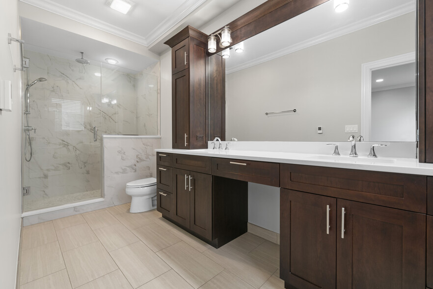 Building Photo - 1356 W Grand Ave