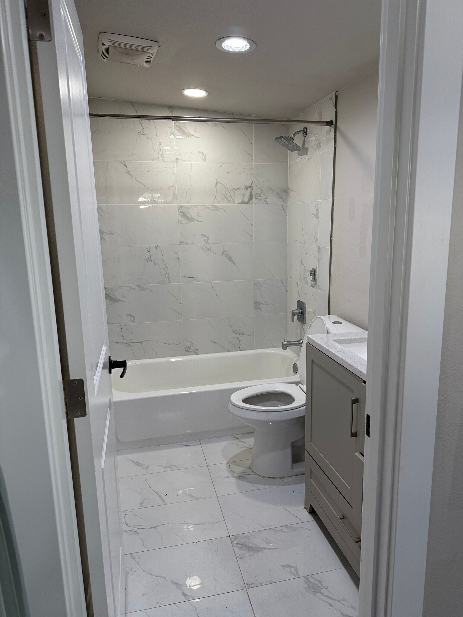 Main bathroom - 5501 108th Avenue Ct E