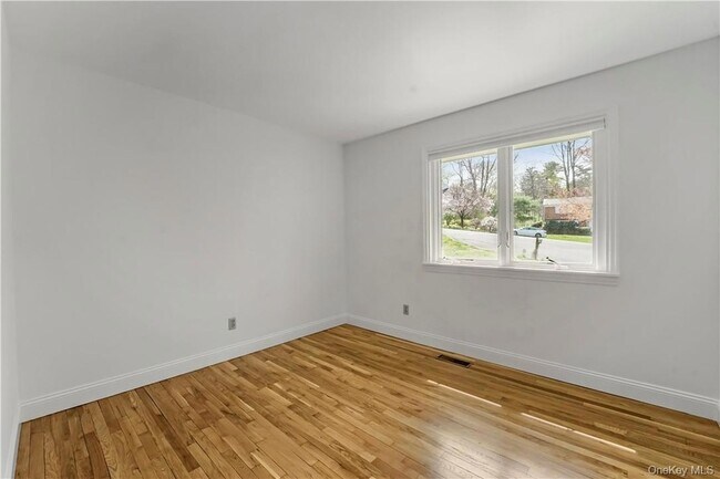 Building Photo - 6 Scarborough Cir