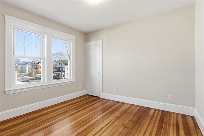 Building Photo - 113 Minot St