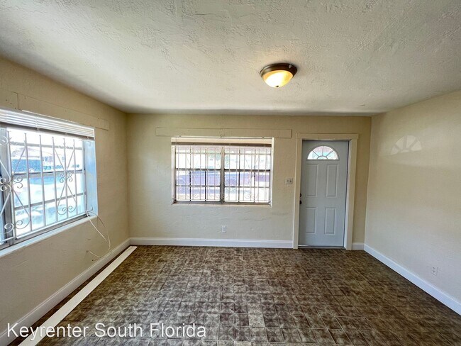 Building Photo - 2 br, 1 bath House - 740 NW 4th Street