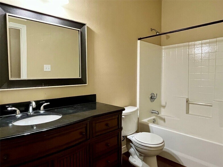 Building Photo - 701 Frame St