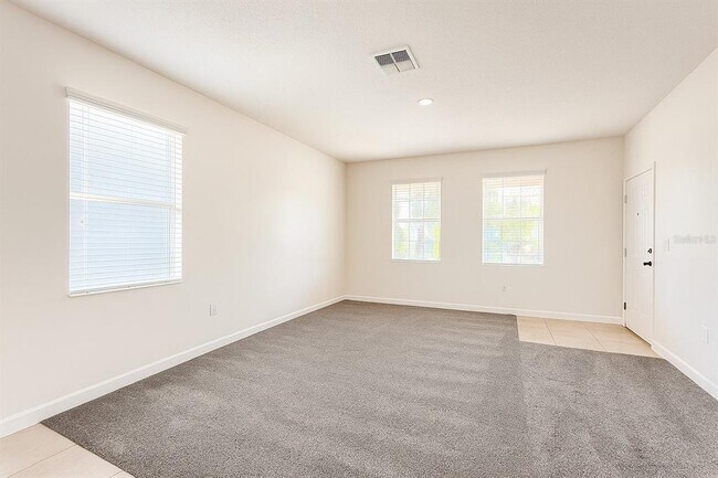 Building Photo - 2037 Lakeside Ave