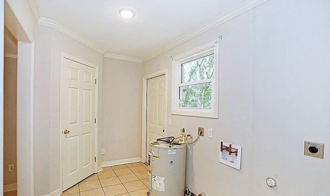 Building Photo - 5330 Athena Dr