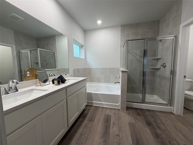 Building Photo - 533 Shoreview Dr