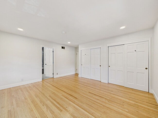 Building Photo - Beautiful serene and private Belmont home