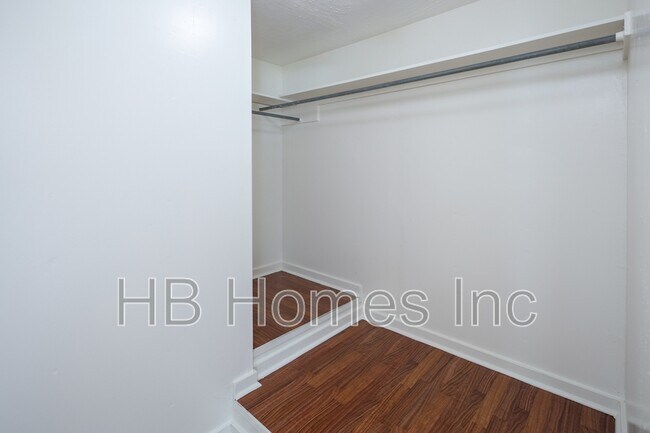 Building Photo - 2601 Myrtle St