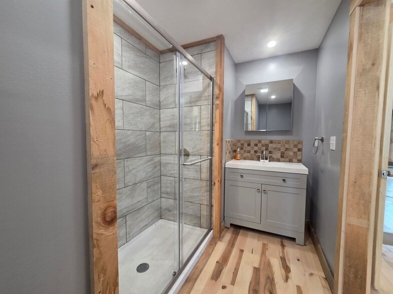 Building Photo - 526 Canaan, 1