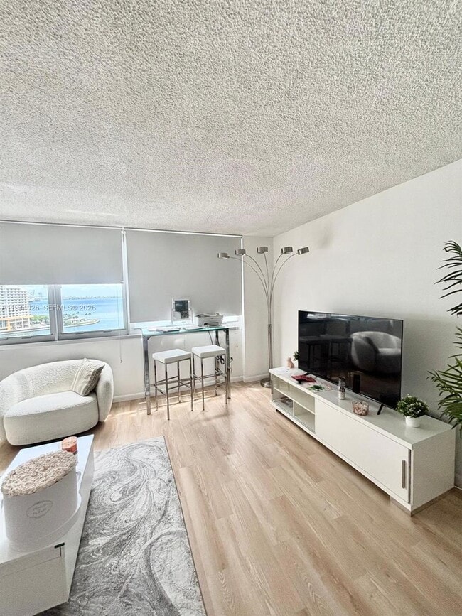 Building Photo - 999 Brickell Bay Dr