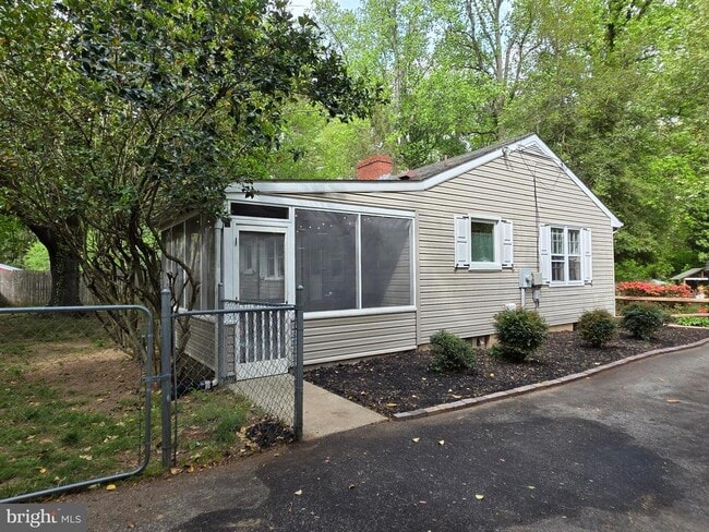 Building Photo - 4 Carolee Dr