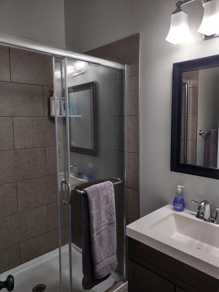 Building Photo - 3144 Woodbine Ave