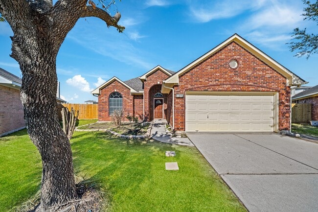 Building Photo - 7202 Lyndhurst Village Ln