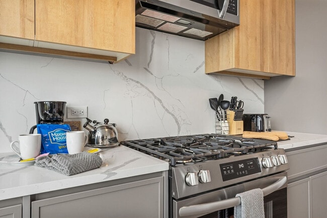 Building Photo - 2230 Cropsey Ave