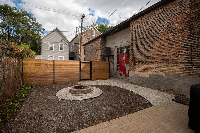 Building Photo - 2021 S Throop St
