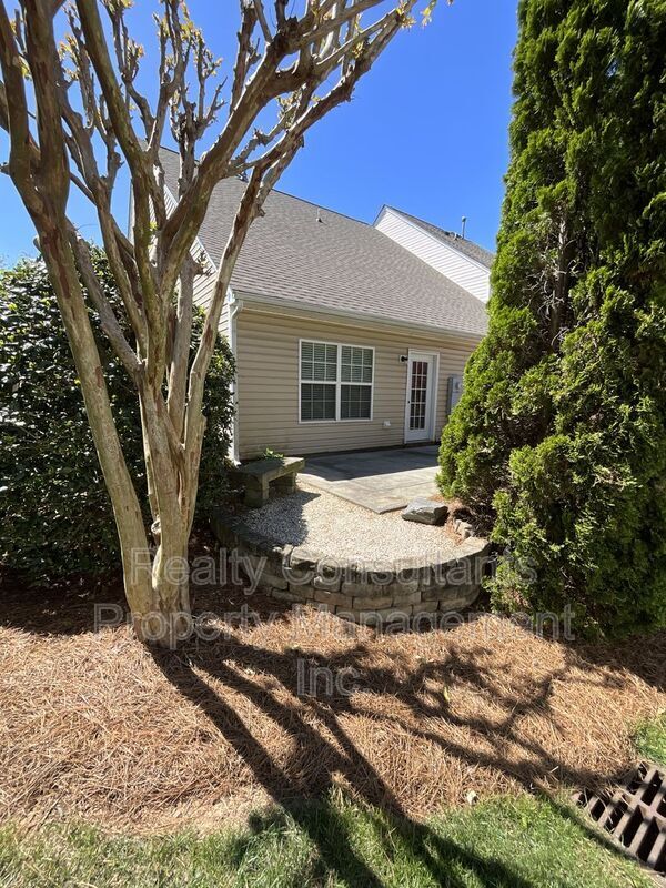 Building Photo - 300 Mourning Dove Terrace