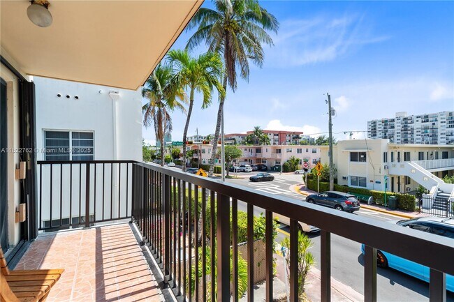 Building Photo - 7915 Harding Ave