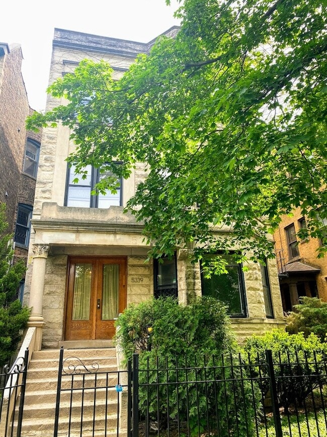 Primary Photo - 5339 N Winthrop Ave