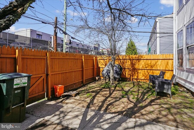 Building Photo - 3944 7th St NE