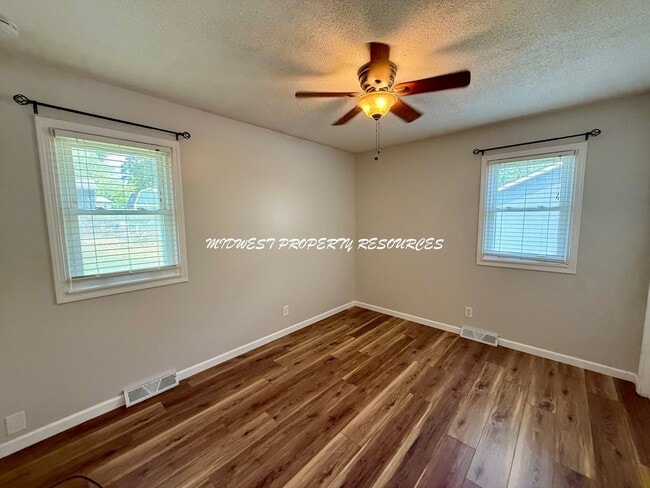 Building Photo - Cozy 3 Bedroom Home in Blue Springs