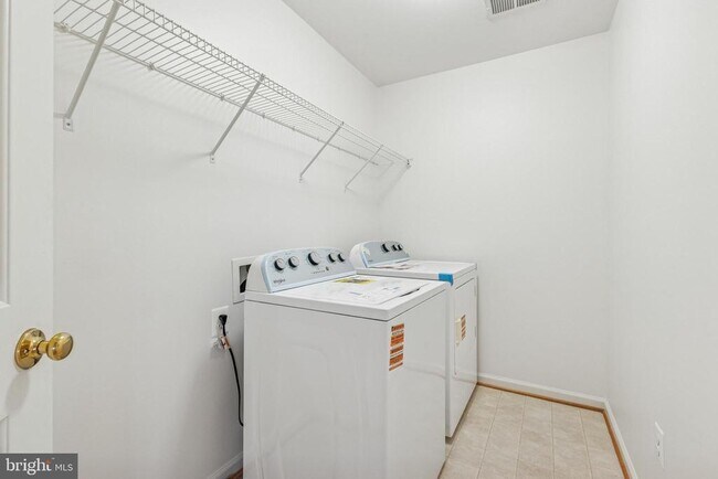 Building Photo - 16056 Sheringham Way