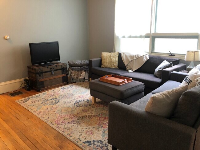 Building Photo - 130 College Ave NE