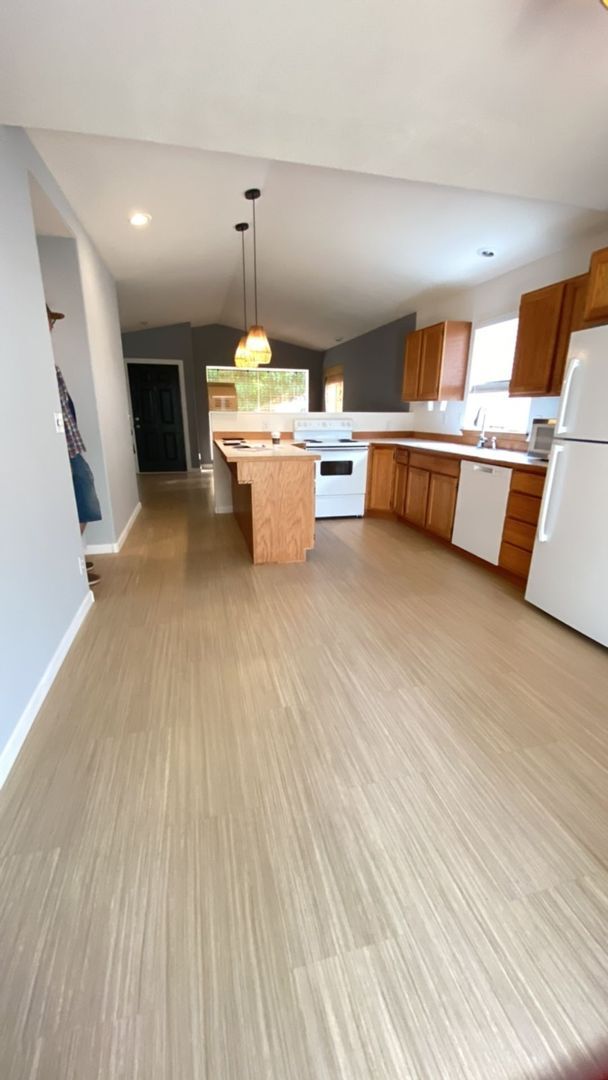 Building Photo - Rent Reduction! 3-Bed, 2-Bath Home with Mo...